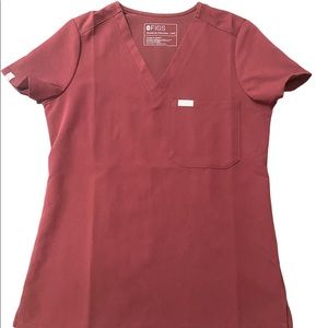 Figs Catarina One Pocket Scrub Top- BURGUNDY